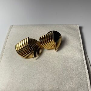 Brand new gold plated stunning earrings no tarnish